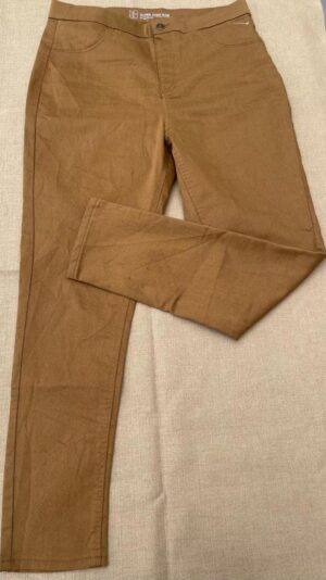 Pantalón NUEVO. Super High Rise. Talla XL (15-17)