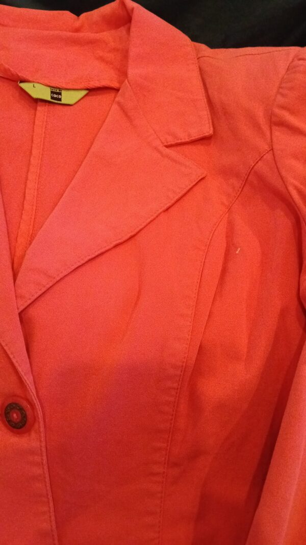 Bleiser.  BESO DE COCO. Talla L.