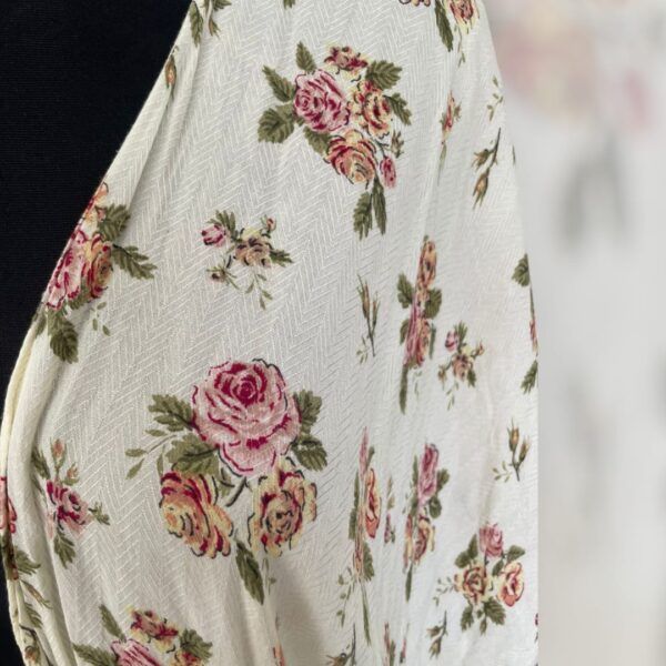Sobrepuesto. FOREVER 21. Talla L.