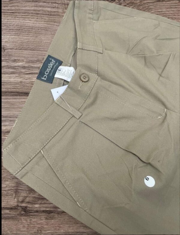 Pantalón NUEVO. BASSLER. Talla 6.
