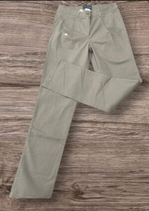 Pantalón NUEVO. BASSLER. Talla 6.