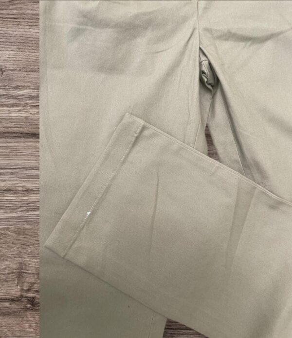 Pantalón NUEVO. BASSLER. Talla 6.